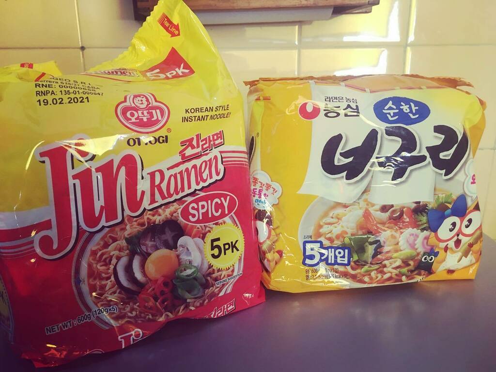 tolchi's tweet photo. Tenemos #ramen coreano en casa 한국 #라면 구했다 https://t.co/yuAPjTFFLk