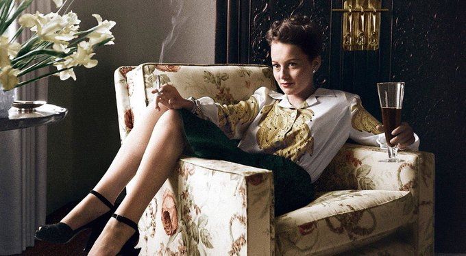 Lisfelina's tweet photo. #OliviaDeHavilland estrella de Hollywood, 2 Oscars a mejor actriz protagonista #TheHeirepss y #ToEach nominada en #GoneWithTheWind, #HoldBackTheDawn y #TheSnakePit'La heredera, Lo que el viento se llevo, ha muerto hoy a los 104 años ¡Te extrañaremos, RIP! https://t.co/AS91KkANRl