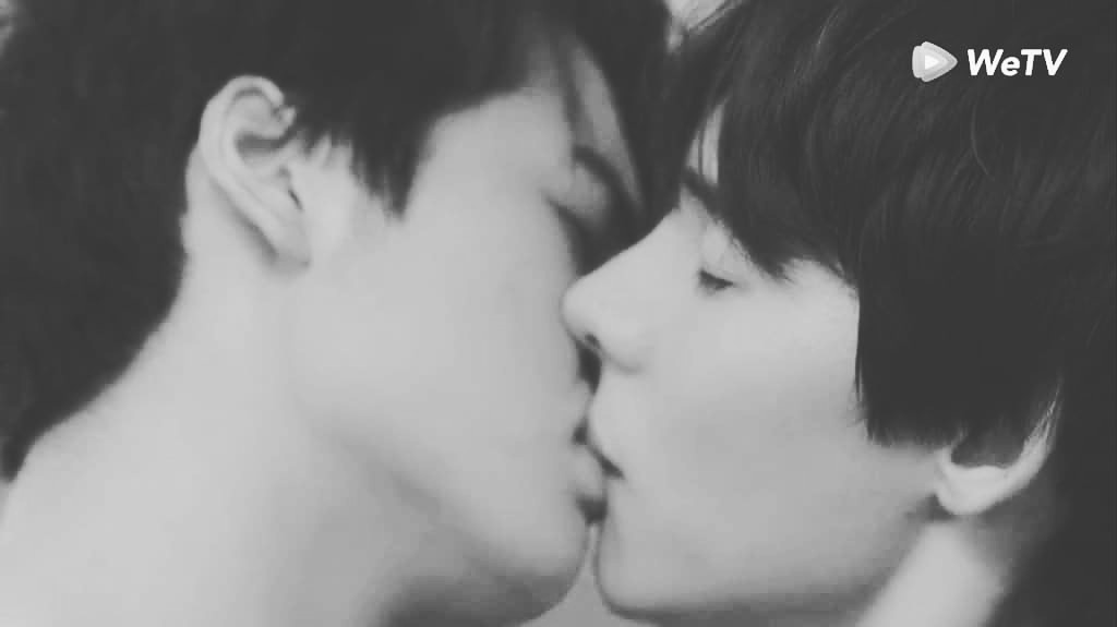 KArraihan's tweet photo. Maybe This is The First Kiss, But We Hope This Is Not The Last Kiss. Give Him Chance, Give Them Chance. Their Body Languange are Perfect, We Understand All Their Roles, They Match Each Other. Please Take Him for S2 🥀 #WeWantRyanBack #RyanDeservesSecondChance #MekBossIsInComplete https://t.co/JSXD4fWNLU
