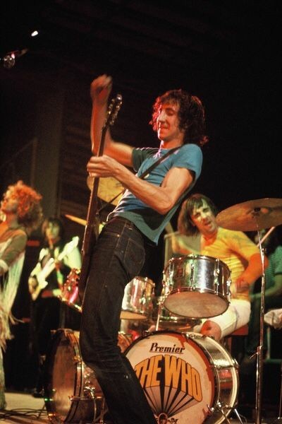 thread of any pete pics i can find for  @goingmobile cause she deserves all the pete pics