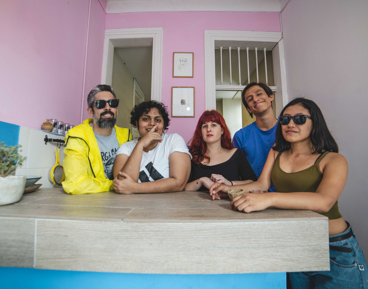 RadioCantiloOk's tweet photo. 📻Hasta las 17hs suena #Mercosound con @maurodiaz73 

✈️Viajamos a CHILE - PERÚ Y HONDURAS

🇨🇱 Escuchamos: #ReyHormiga haciendo "Ya es hora"
🇵🇪 Seguimos con @Dandanderobanda y "Detonador
🇭🇳Cerramos con @tuxlunan_ con "Locos" https://t.co/EmIPn2qtMA