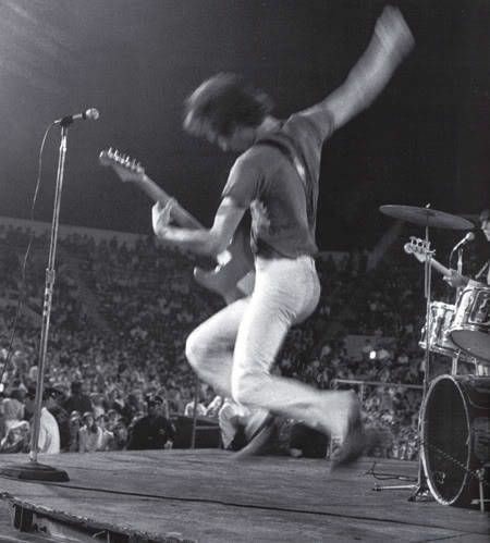 thread of any pete pics i can find for  @goingmobile cause she deserves all the pete pics