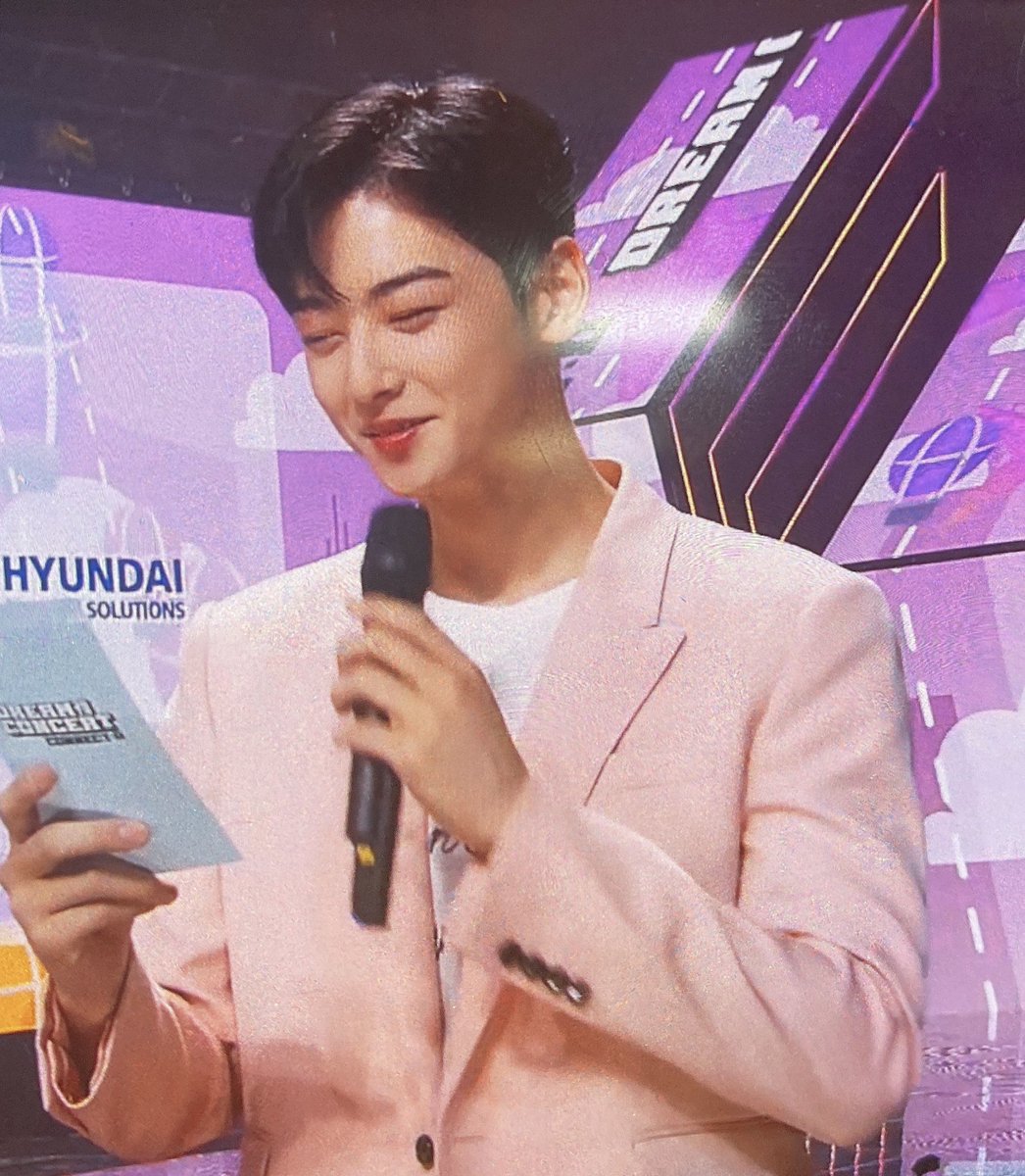 offclASTRO_6's tweet photo. [TRANS] 200726 @offclASTRO Twitter Update:
Eunwoo hyung sorry 🙄 
I will watch well🤣🤣
#DreamConcert #LongTime #ChaMC

#ASTRO #아스트로 #AROHA #아로하 https://t.co/As7xb6NeqV