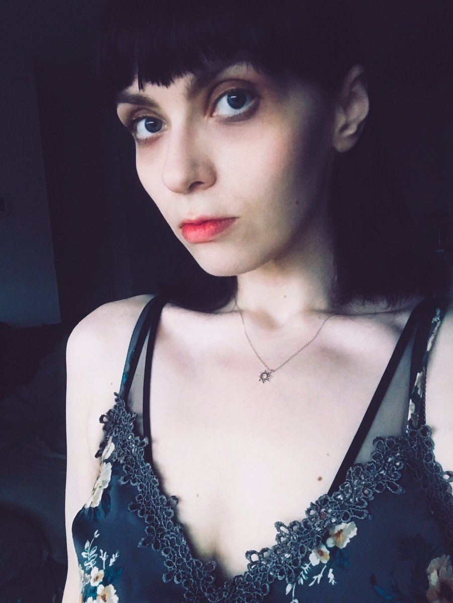 nicosoldano1's tweet photo. Hope everyone’s staying cool on this excruciatingly hot Sunday 🥵 

#onlyfansbabe #gothicc #alternativegirl #LinkInBio https://t.co/Q0crICe4i1