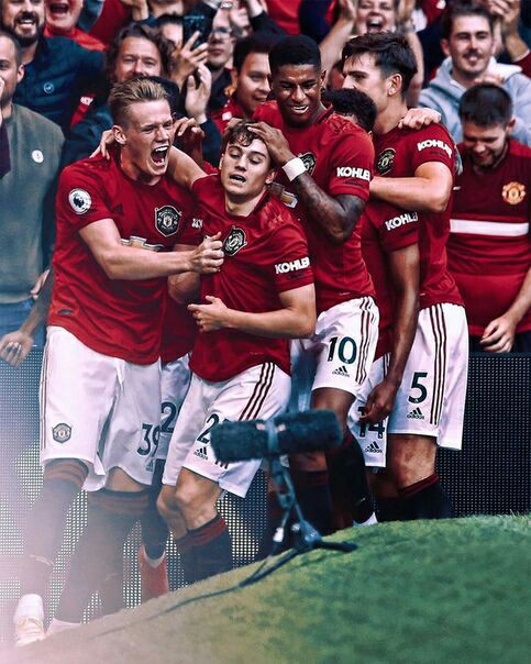 iam_wilsons's tweet photo. No MANCHESTER UNITED fan should have a few hundred followers cuz we've got 120 million #MUFC daily active users on Twitter!

RT &amp; drop "❤❤" let's follow each other now to mark our VICTORY!! https://t.co/GrYoCa9Uqw