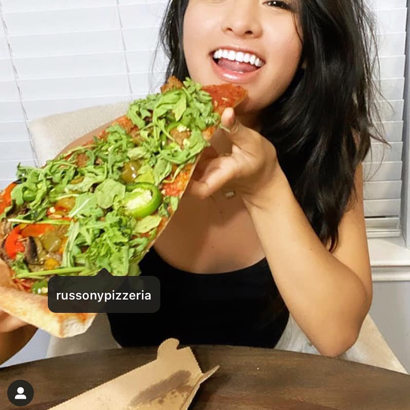 “Ain’t no party like a pizza party”, says @stephitness_coach 🍕 ⁣
#sundayfunday #sundayvibes