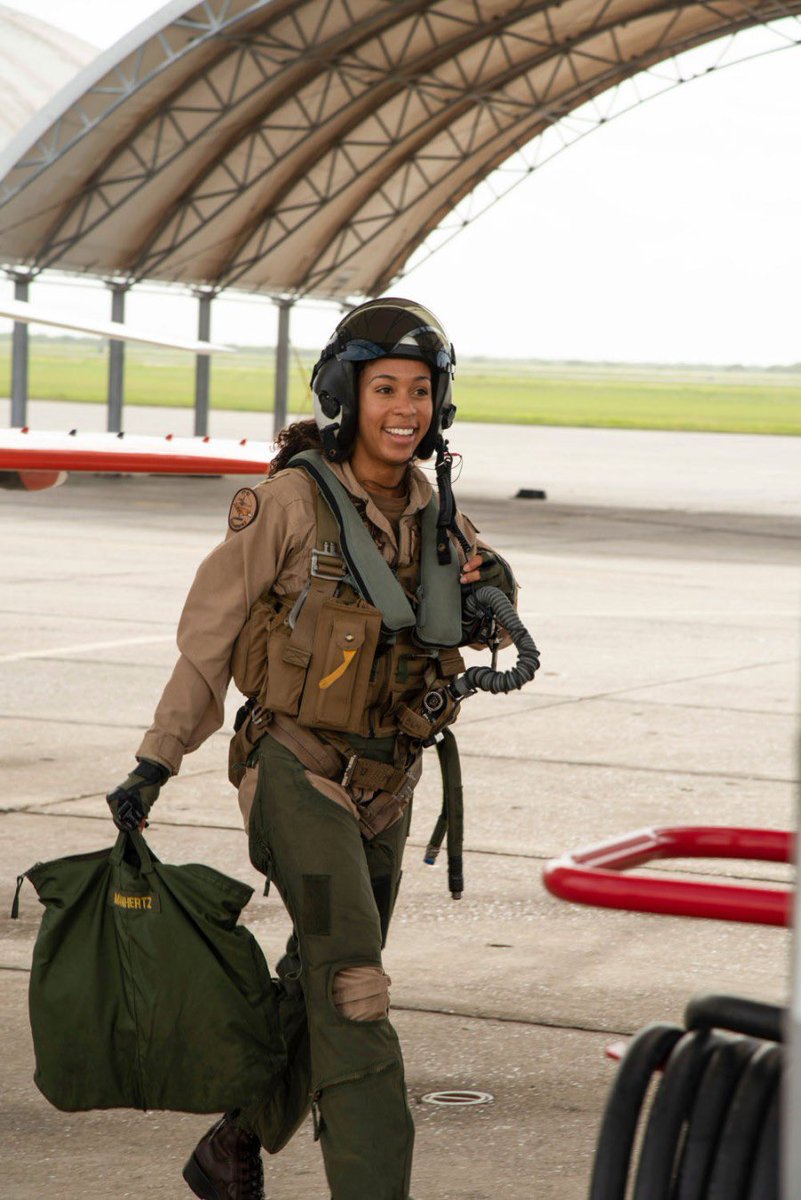ACAviationUK's tweet photo. Madeline Swegle - U.S. Navyβs first Black female tactical jet pilot.
Afro-Caribbean in Aviation UK
#pilots #blackpilots #africanpilot #blackpilot #caribbeanpilot #ukpilot #2020 #uk #aviation #cabin #cabincrew #cabincrewuk #BlackLivesMatter #BLM #ChangeTheNarrative #Blackowned https://t.co/2oy8BcYnNg