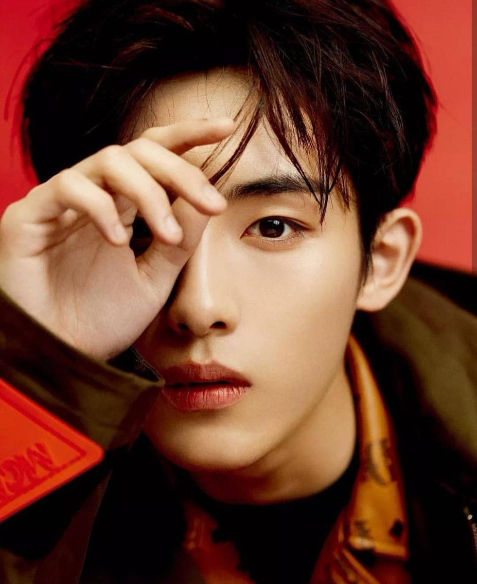 a thread of pictures of  #WINWIN with his hand/s on his face