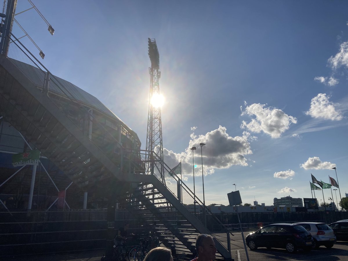 BeauwyH's tweet photo. De zon en #demast keken op ons neer, en zagen dat het goed was.

Wat een topdag! 

#DeKuip https://t.co/83shosRAPb
