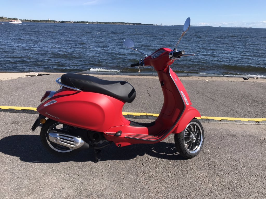 candolin2's tweet photo. 😎

#vespis #vespa https://t.co/2QGjxcb7eQ