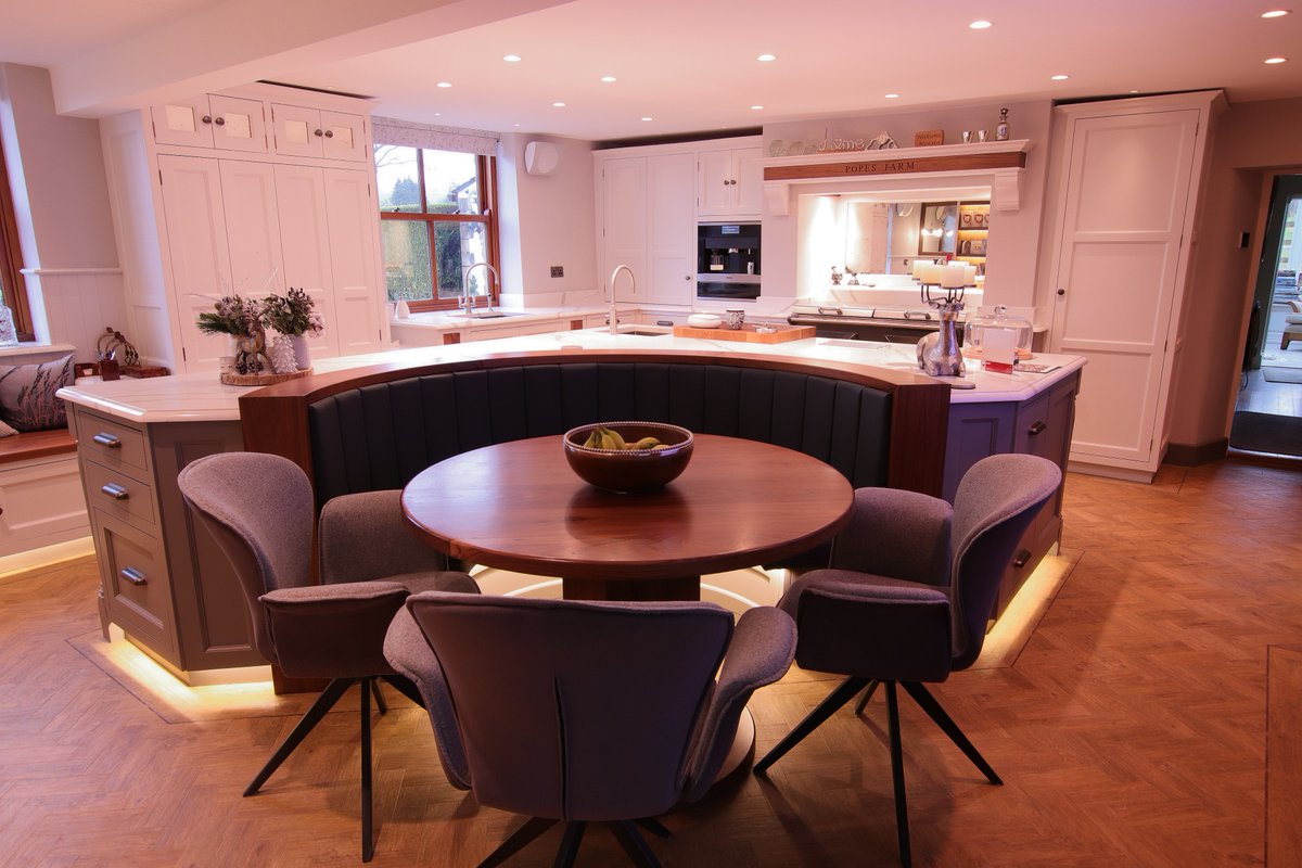 mmfurniture000's tweet photo. Happy Sunday! This week we are celebrating our thousandth kitchen sold!🍾

#matthewmarsdenkitchen #matthewmarsdenfurniture #design #joinery #kitchendesgin #rangemantle #croftandassinder #interiordesign #kitchensofinsta #farrowandball #bespokekitchen https://t.co/J3zUYDMPF4