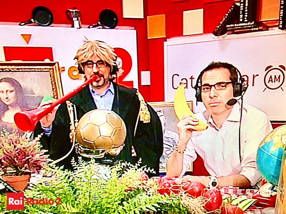 RaiRadio2's tweet photo. Ultima settimana per l’instancabile duo della Pattuglia dell’Alba @FSolibello e @marcoardemagni. Il caldo inizia a segnare anche le lucidi menti di @CaterpillarAM. Se ritwitti ci dai la forza per arrivare fino a venerdì!

ON AIR alle 6 su #Radio2 📻 https://t.co/KlqKNNPpx7 https://t.co/QODX1ZEMwb