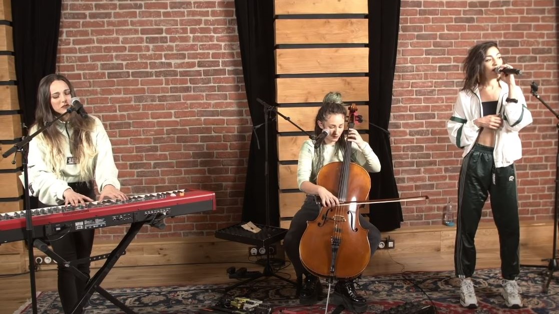 L.E.J <a href="/LucieElisaJulie/">L.E.J</a>  dévoile un 4ème live session du nouvel album «Pas Peur» - Live ➡️ oodarmagazine.com/musique/pop/le…