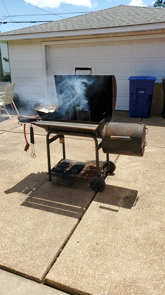 PahpahKenway's tweet photo. It's Sunday, so PapaKenway's firing up the grill while rocking Jane's Addiction Stop! #SundauFunday https://t.co/dh1CoDU3Ro