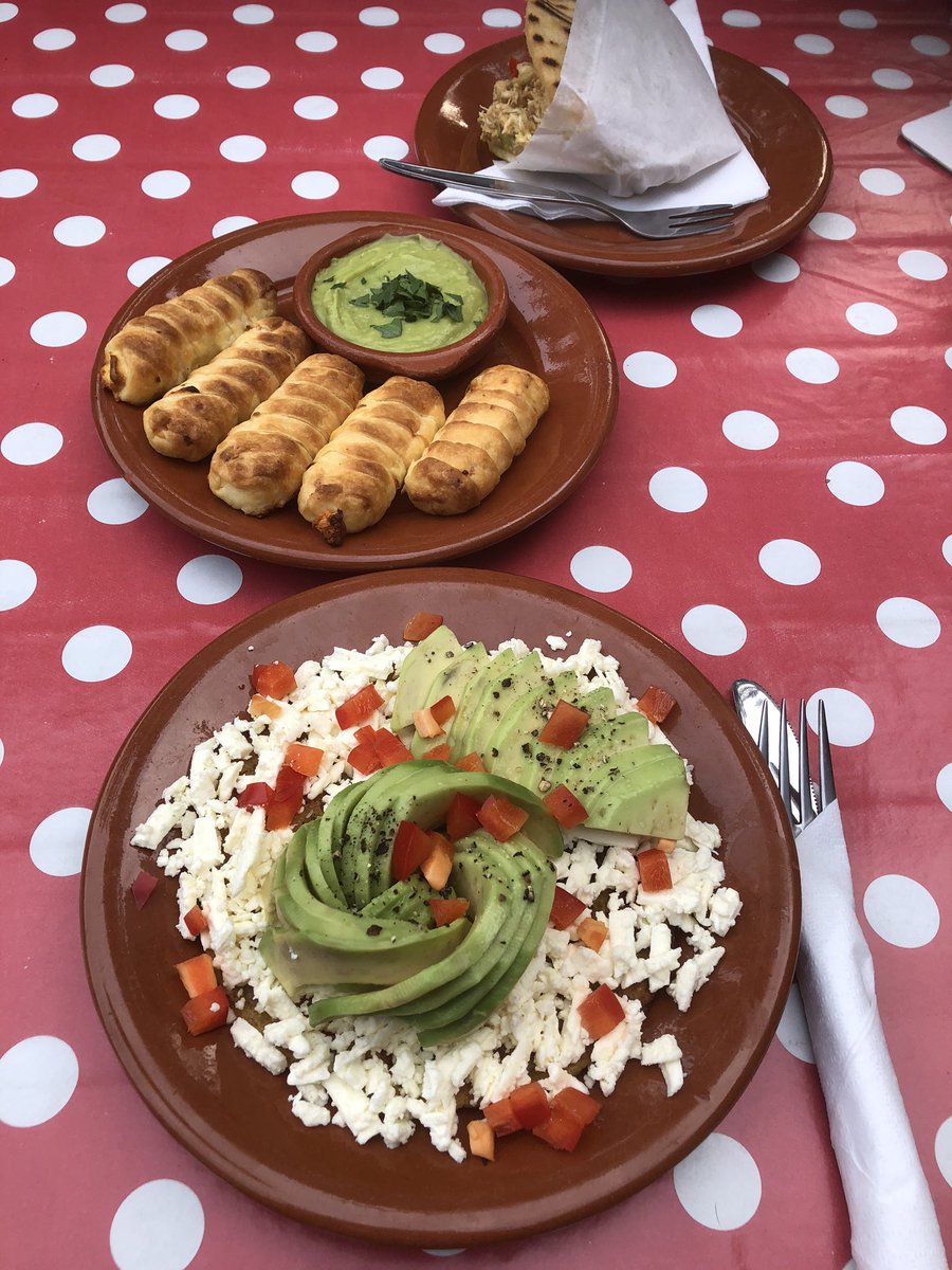 RobertKronekker's tweet photo. new food 😍 never tried venezuelan food before but those Arepas were just great! #ethnicfood #food #Venezuela #dinner #eatclean #avocado https://t.co/o3VClTSsH8