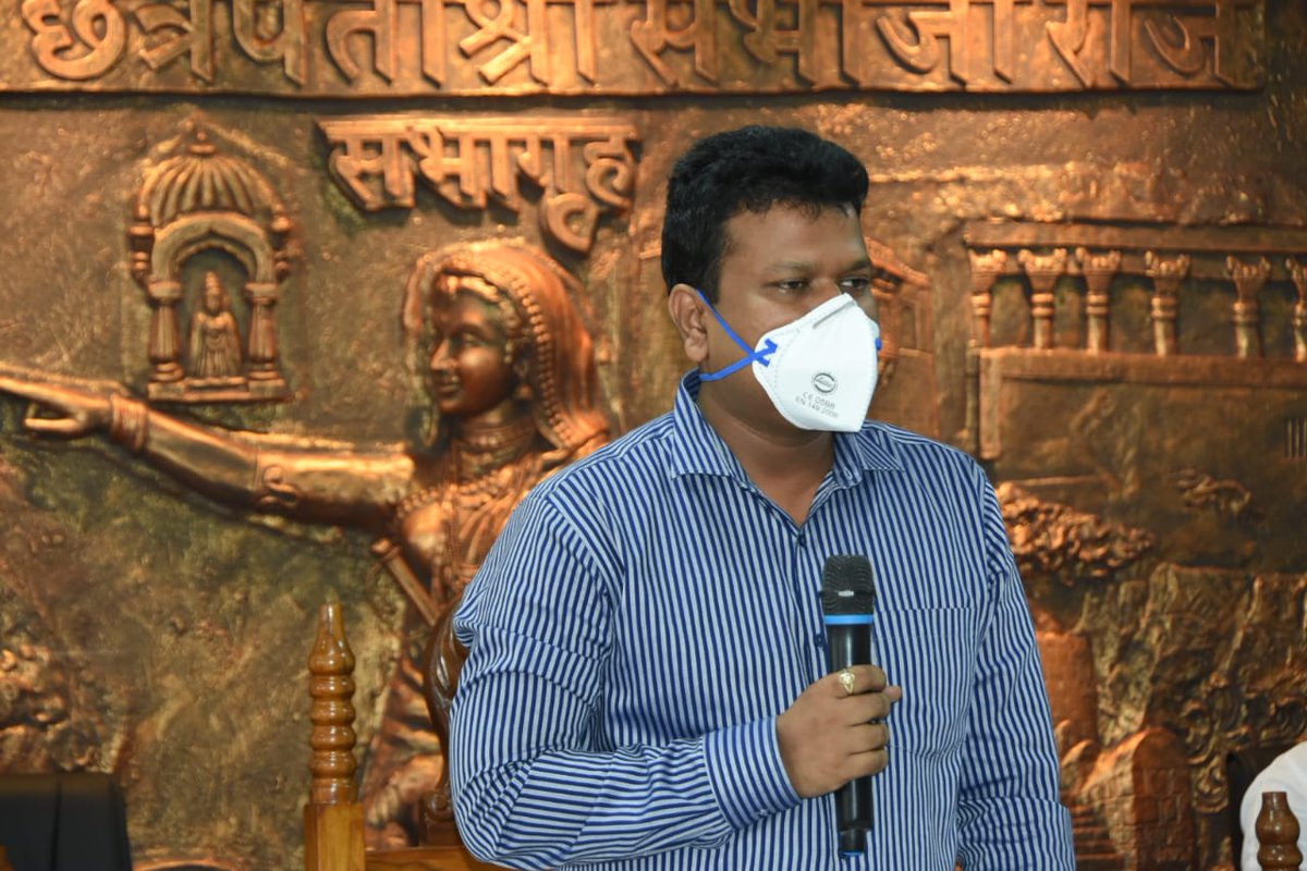 collectorpune1's tweet photo. #जिल्हाधिकारी नवल किशोर राम यांनी घेतला जुन्नर, आंबेगाव तालुक्यातील 
कोरोना प्रतिबंधक उपाययोजनांचा आढावा 
*ग्रामीण भागातील आरोग्य यंत्रणा अद्ययावत करणार*
 जिल्हाधिकारी नवल किशोर राम
पुणे दि.26 : - कोरोना प्रतिबंधक उपाययोजना अधिक व्यापक करण्यासाठी शहरी भागाबरोबरच https://t.co/aCUnCSUM8p