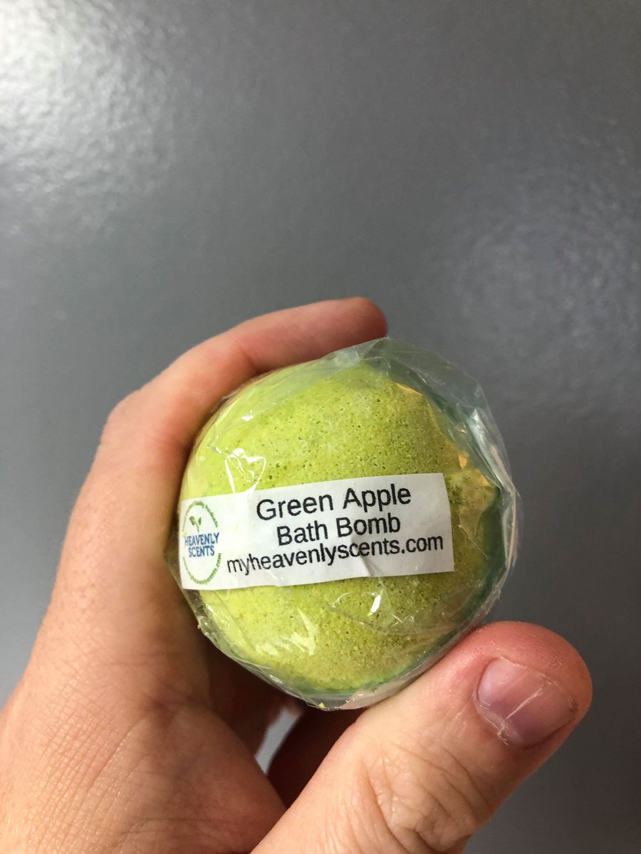 SheltieDad79's tweet photo. Every can rejoice... #BathBombTime https://t.co/6ClzFnOhdO