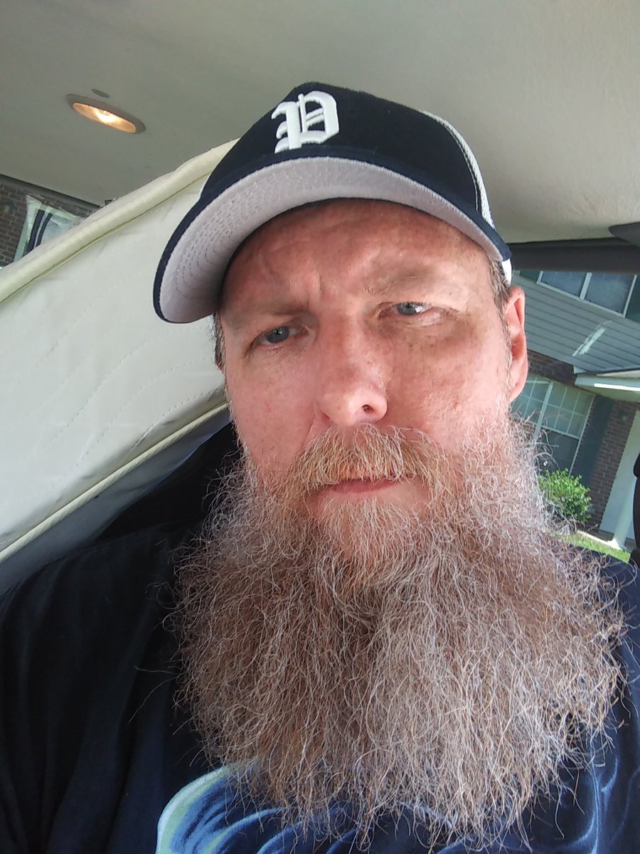 bigpapachuck73's tweet photo. I legit had football practices in the Florida summers that weren't as physically taxing and draining as helping a friend move. That or I'm just getting old and more out of shape than I thought. 10lbs of beard aren't helping either #backuptightend #playedagainstaguywhomadethenfl https://t.co/foyBm7fNGZ