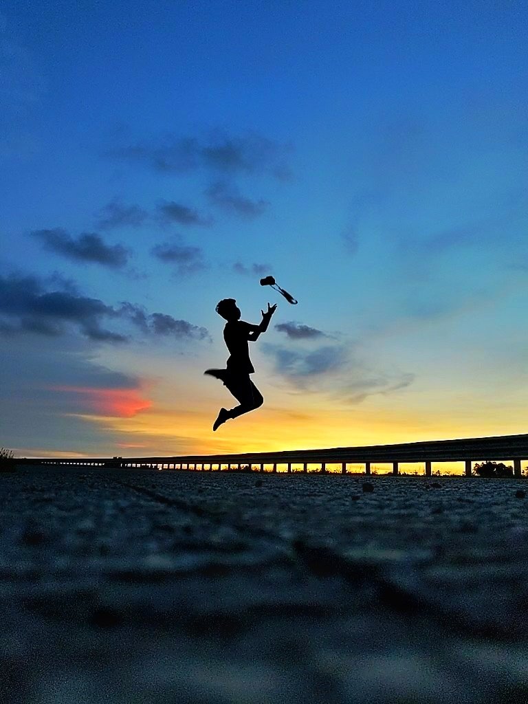 parthch10281015's tweet photo. 𝓨𝓸𝓾 𝓰𝓸𝓽𝓽𝓪 𝓯𝓵𝔂 𝓱𝓲𝓰𝓱 𝓲𝓷 𝓸𝓻𝓭𝓮𝓻 𝓽𝓸 𝓻𝓮𝓪𝓬𝓱 𝓽𝓱𝓮 𝓼𝓴𝔂 ♡ 

Courtesy @jay_lalpurwala
#googlepixel #flyhigh #machoman #sunshine #sunset #wonderlust #silhouette #freesoul 
#Mai_Musafir https://t.co/ztXF7pReFt
