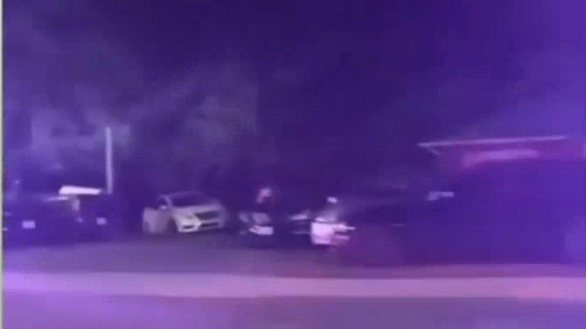 CP24's tweet photo. Police disperse Brampton house party with 200+ reportedly inside
https://t.co/wt6mFFPmd2 https://t.co/nUIpa0H5zI