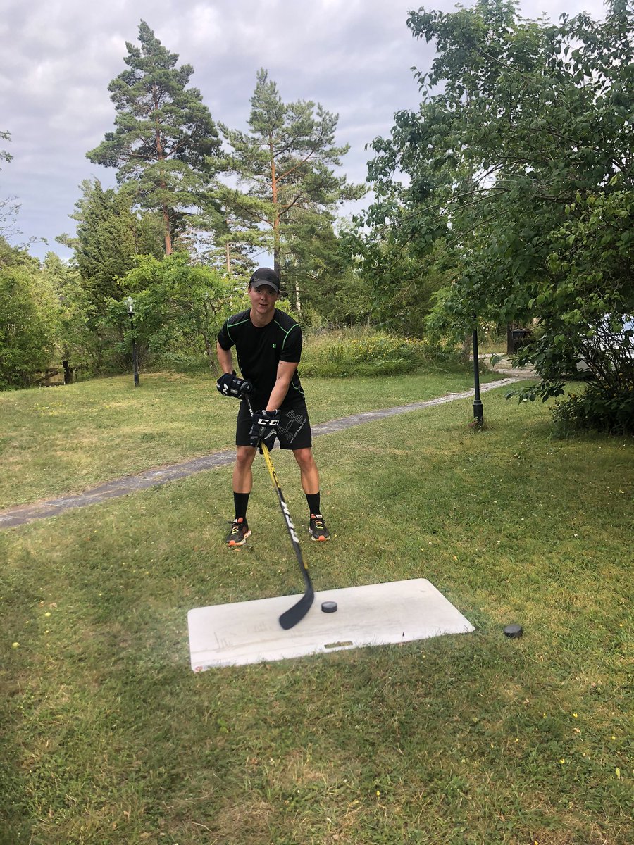 Ackered's tweet image. Vacation mode🏒