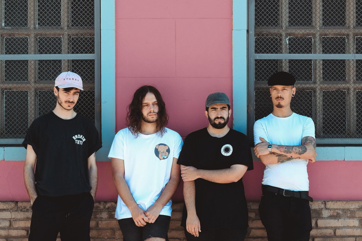 La vida nos exige tomar diferentes caminos, pero el vínculo plasmado en la música es eterno. Gracias a nuestro querido Dani por el viaje.
⁣⁣⁣
Esos mismos caminos también nos llevan a nuevos lugares emocionantes; Queremos darle la bienvenida a Paul.
⁣
📸 Foto por Roser Antuña.