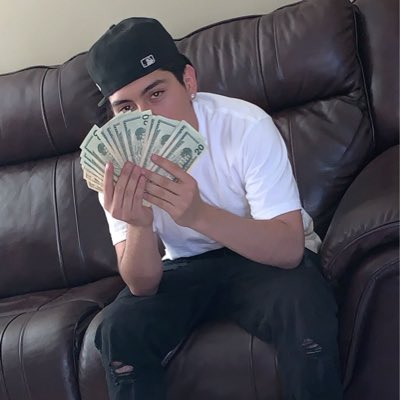 Josee_Kreamm's tweet photo. The sky is the limit why these nigga reaching for the ceiling... https://t.co/9cIDBfGScR