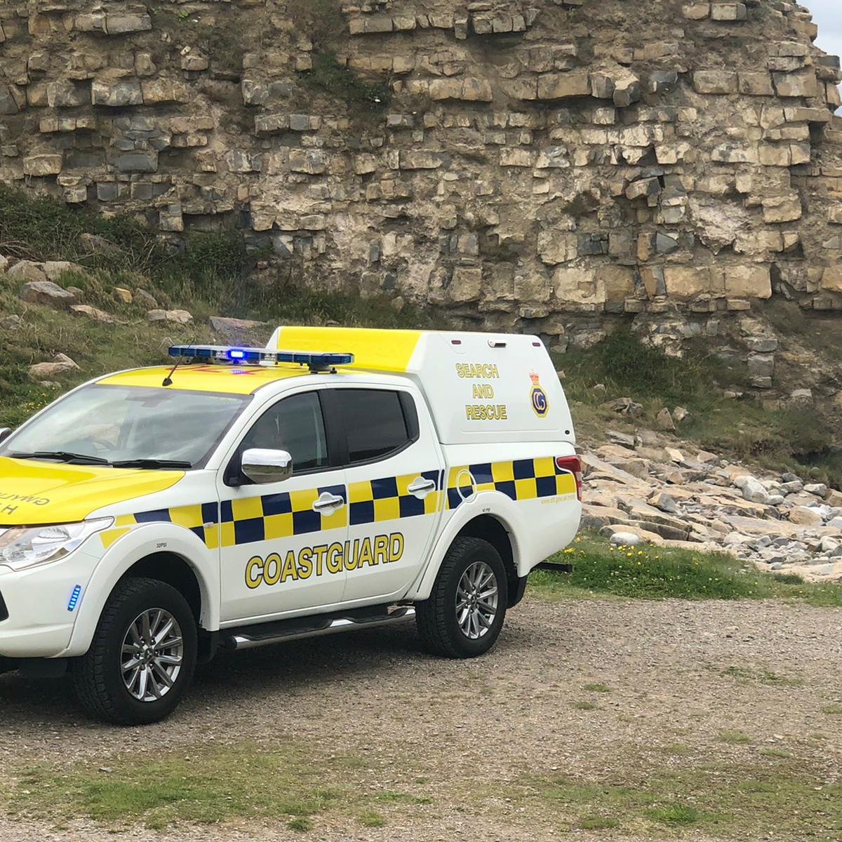 🚨Callout🚨
Today at 16.45hrs our Team with <a href="/LlantwitCG/">Llantwit Major CG</a> CRT, were paged to a dog that had fallen at Rhoose Quarry. As teams made there way to scene, Information came in that the dog had got back up on its on. Teams were stood down.Our specialist rope teams are on call 24-7 .