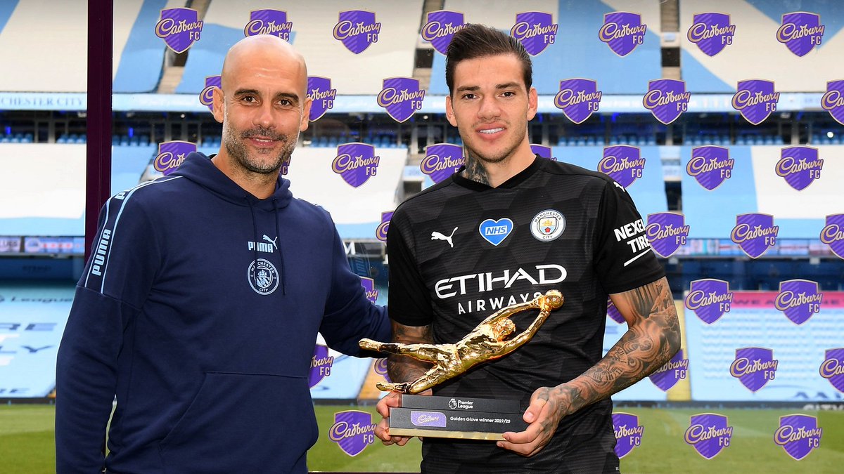 Ederson wins the golden glove with 16 clean sheets this season

Second Brazilian winner in two years

Parabéns, <a href="/edersonmoraes93/">EM31</a>!

🇧🇷⚽️👐
