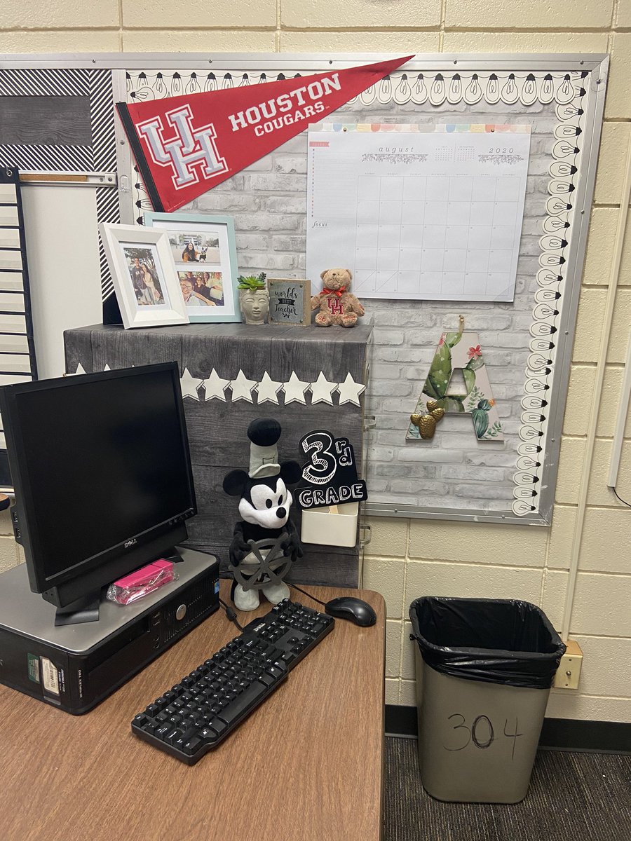 AStinsonAT's tweet photo. Set my classroom up and couldn’t forget my alma mater🐾❤️🤍  @UHCOE @UHouston #ClassOf2020 https://t.co/oqkgrNx20Z