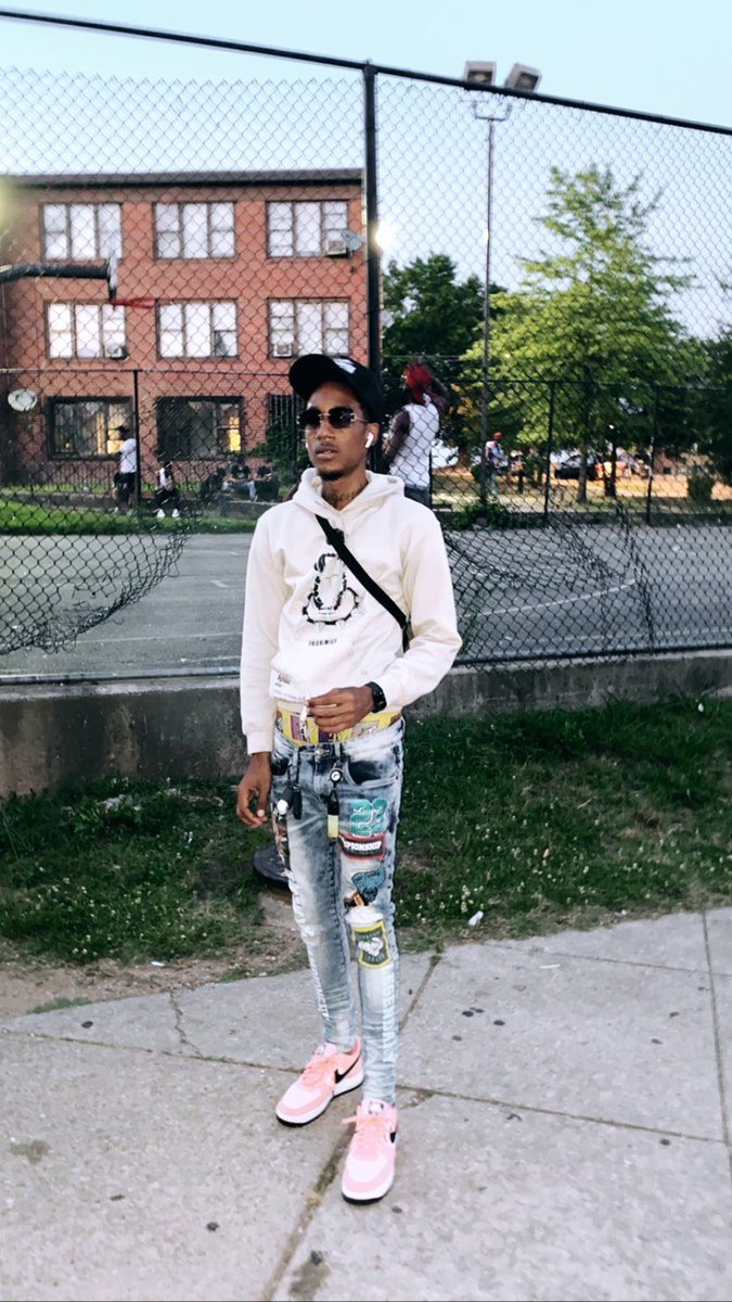 cheechotgsm's tweet photo. Streets Deep . Shit Bouta Get DEEPER #FREEGBABY https://t.co/HOmws5CFUL