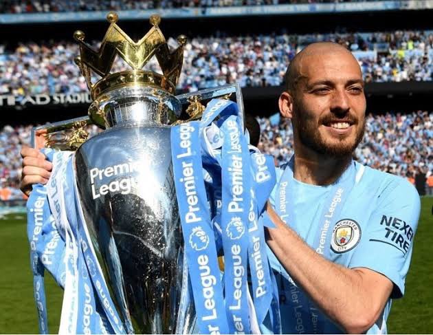 SiaranBolaLive's tweet photo. David Silva di Man City 2010-2020:

🏟 434 Games
⚽️ 77 gol
🅰️ 140 assists
🏆 4x Premier League
🏆 2x FA Cup
🏆 5x League Cup
🏆 3x Community Shield

Silence. Legend. 👏 

#ThankYouDavidSilva https://t.co/m0n0wTpoys