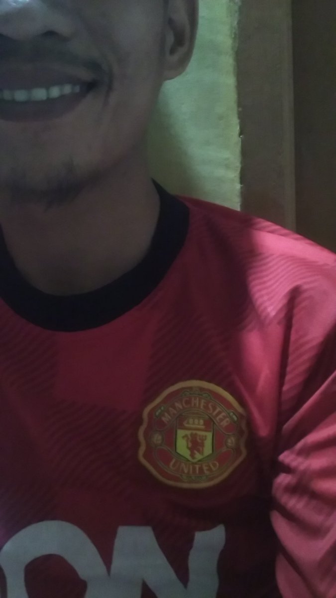 mimilbugo's tweet photo. Pas mau on Grab sore tadi, kepikiran MU maen ni malam, pakek baju kesayangan dan, pulang pas 15mnt sblm kickoff. Alhamdulillah, #ManchesterUnited  balik ke #UCL. https://t.co/EnC3VKJHgi