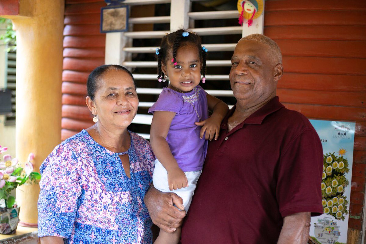 EnfoqueSocialDO's tweet photo. 👨🏾‍🦯 Desde el #OPSD felicitamos a todos los padres dominicanos en su día. Que continúen siendo ciudadanos de bien y un ejemplo para sus hijos. https://t.co/6lnoOmjdQn