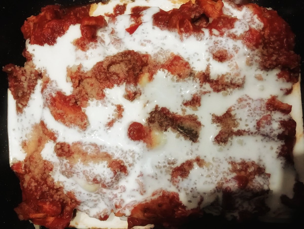 rperiodismo's tweet photo. Lluvia cae lencamente sobre Trelew y en el horno se terminan de hacer unos canelones. #cuccina #cocina #cocinar #mansichef https://t.co/TZuqjiFyeb
