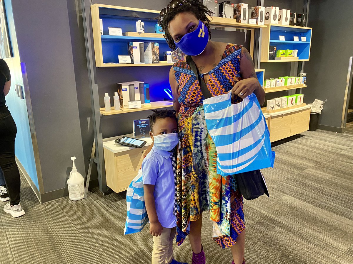 Another happy customer here at Chinatown, tv &amp; 2ppv’s fully loaded. I know y’all see the smile through the mask!✊🏽 I do what I can💪🏽💪🏽