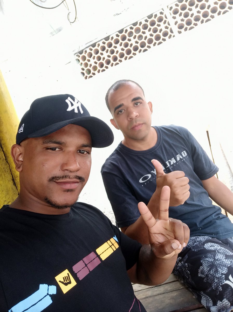 Georgecodeiro's tweet photo. Nois aí  mano caio da antiga ✌️ https://t.co/UpSHTUnaHa