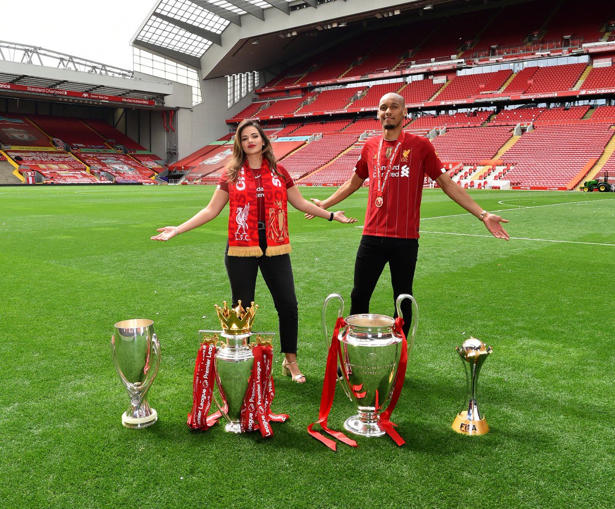 reebecatavares's tweet image. Sky it’s not the limit, it’s just the view @_fabinhotavares