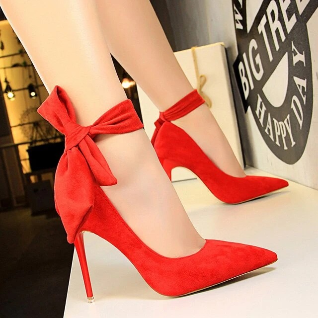 Bespoq's tweet photo. Women's Shoe Hacks: How to Make High Heels More Comfortable! ⠀
Link in bio, check out our blog!⠀
#washingtondc #dclife #shoeshine #shoecleaning https://t.co/ixFXEeGKJf