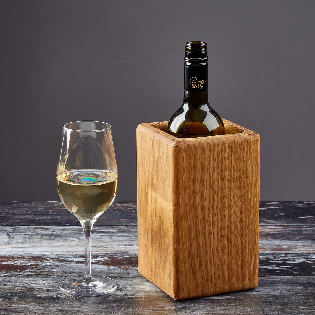 JoMcclaren's tweet photo. Want to give my awesome Brother in Law's business a massive shout out! 📣 💖
@SimplyCrafted1 produce beautiful #handmade oak pieces.
Take a look here👉 https://t.co/zlbcL1x6Td
#doorstops #choppingboards #winecoolers #vinylholders #servingboards #charcuterieboard #pizzaboards https://t.co/tfWbAmGwzy