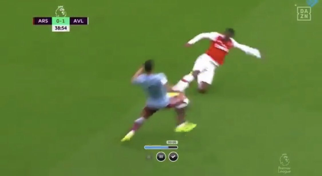 A thrilling match at the Emirates followed, seeing us beat Aston Villa 3-2, despite having 10 men after AMN was sent off, with an Aubameyang free kick to win the game.