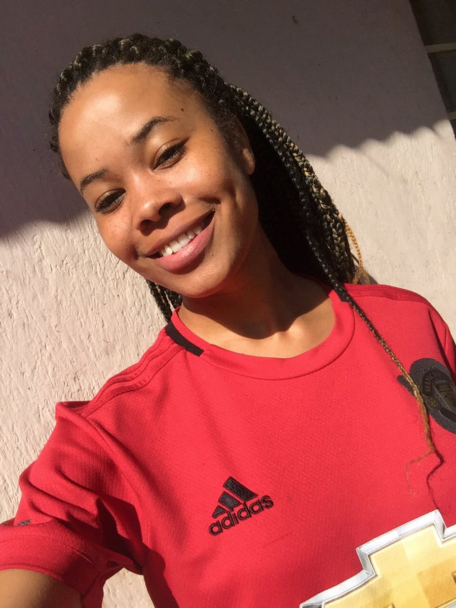Manchester United fans let’s gather here ☺️☺️☺️ #GGMU ❤️❤️❤️ RT for Man U I want to see something 😅