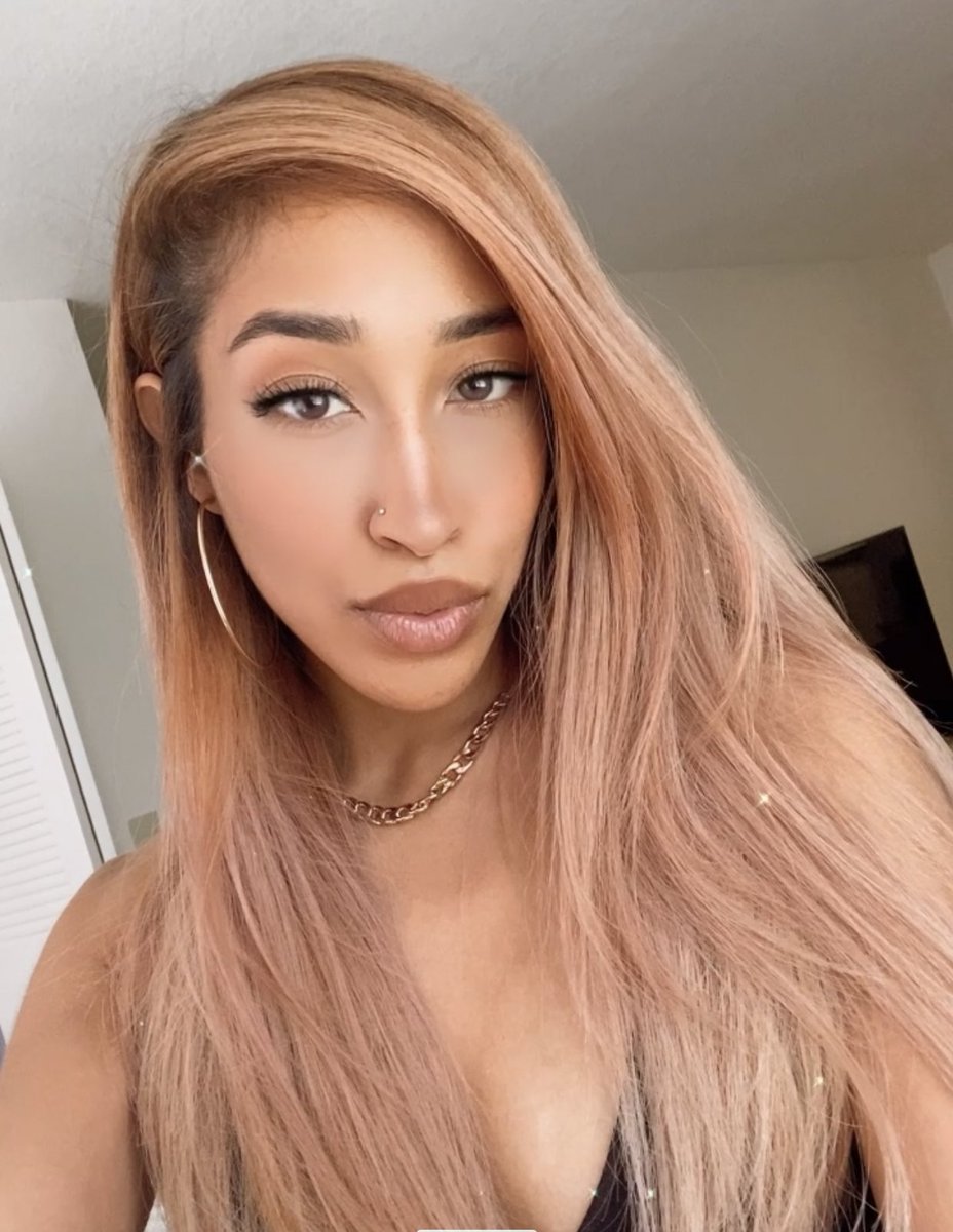 ARLYTAUGHTYOU's tweet photo. rose golden https://t.co/QBiFUwN7Bs