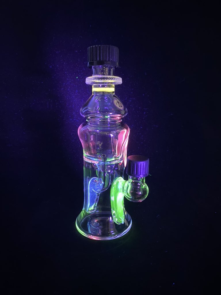 NamelessGlass's tweet photo. Some of my more recent work! #heady #glass #water #bottle #waterpipe #uv #illuminati #bluv #lucy #nova #dabs https://t.co/Ymgt19nRDk