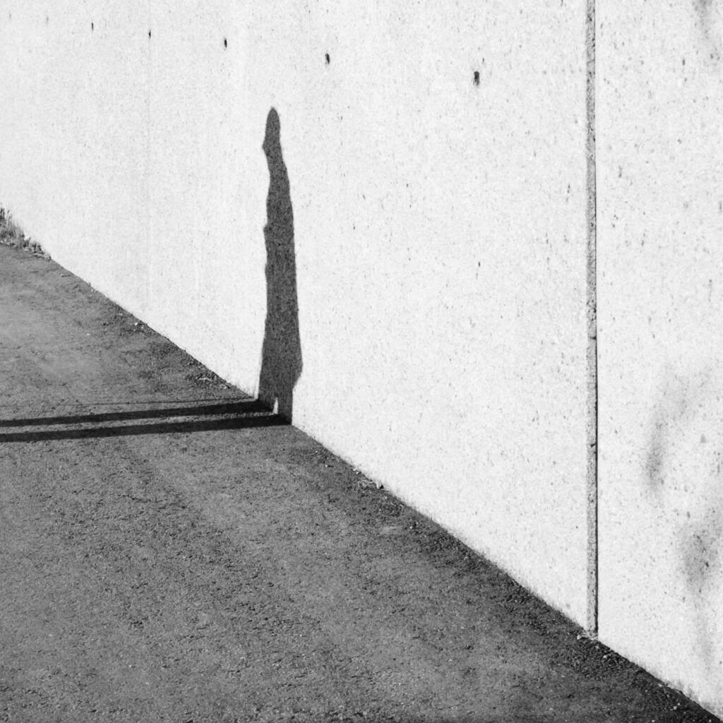 Flexed Giacometti —
.
.
.
.
.
#capturestreets #artofart #peraphotogallery #rayoflight #blackandwhite #streetphotographer #soulofstreet #zonestreet #35mmstreetphotography #life #contemporaryart #friendsinstreets #streets_storytelling #lightandshadow #lens… instagr.am/p/CDHOp8Ip7L-/