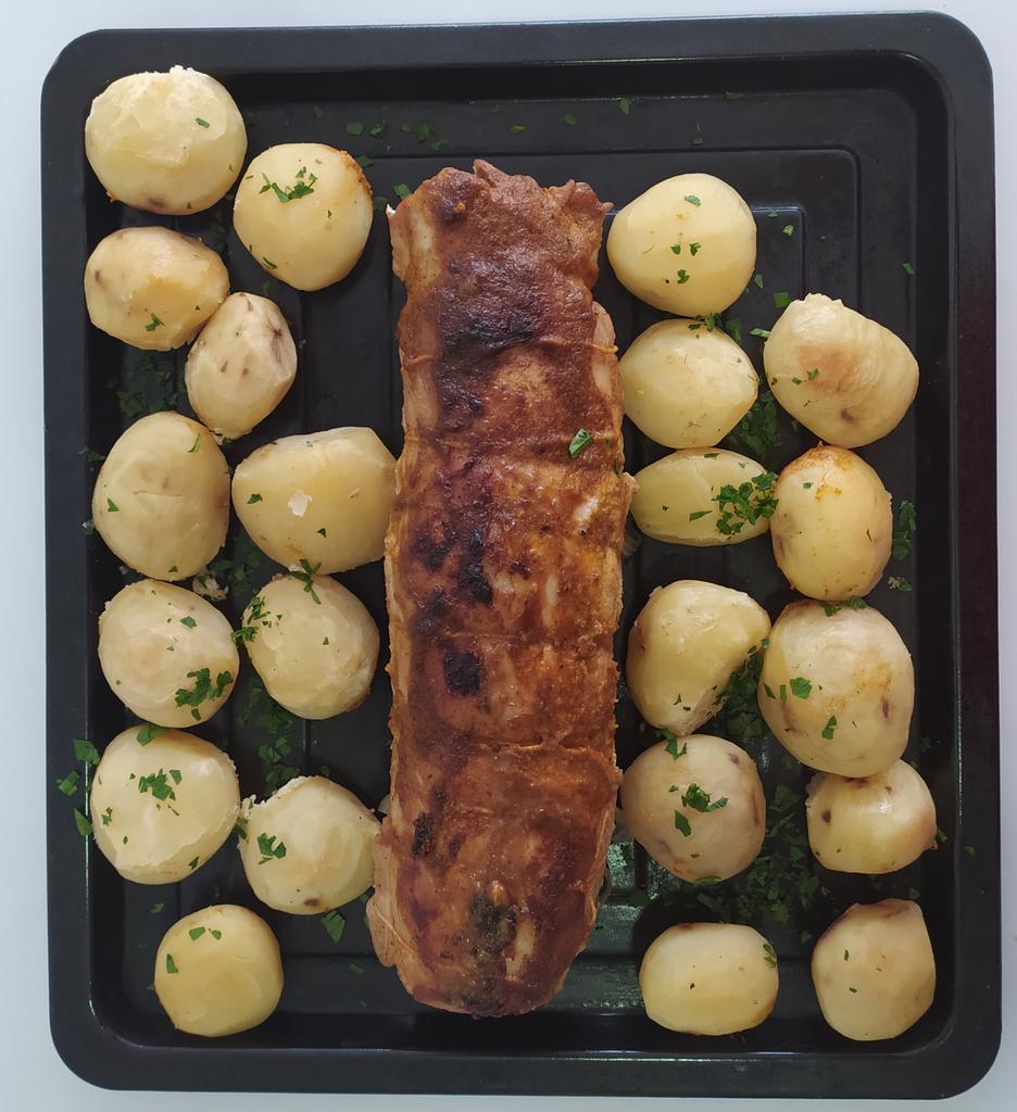San_Wish_'s tweet photo. Listo el lomo de cerdo relleno de manzana y ciruelas. https://t.co/bE28NbcmQy