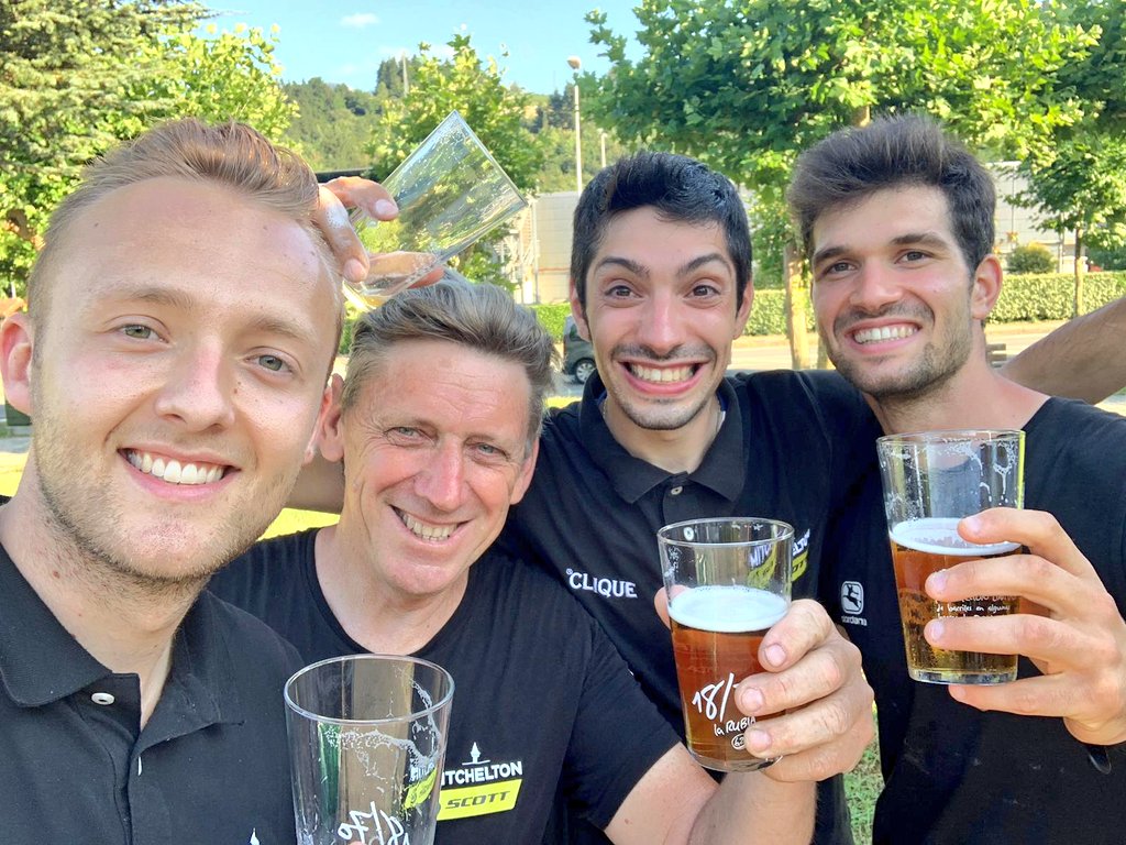 AvVleuten's tweet photo. To see this picture after the finish makes me extra happy! 😁 Legends! Thanks for awesome week together: Bram, Nico, Flavio and Alessio! @MitcheltonSCOTT https://t.co/77qBU8elAg