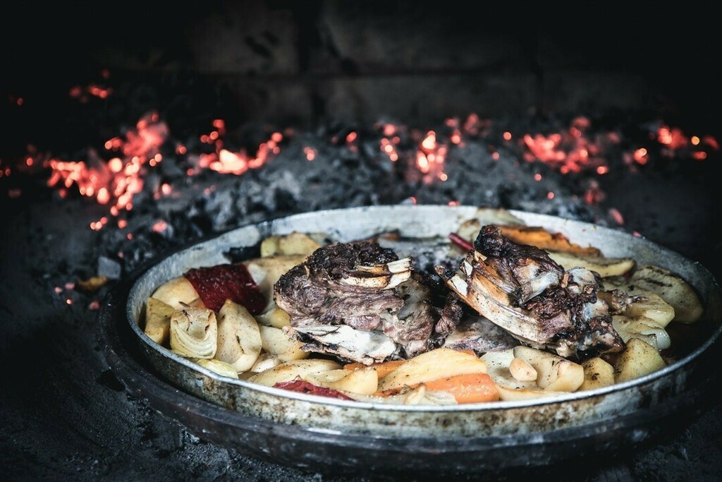 Andrea Pisac (@andreapisac) on Twitter photo What are the colours that speak summer for you? For me, maybe quite unexpectedly, there are many shades of grey, because grey is the colour of ashes... the stuff we use to make the Croatian beloved peka dish.
Day 4 of the #5DaysofColor <a href="/evakosmasflores/">Eva Kosmas Flores</a> @bealubas
.
.
.
.
.… What are the colours that speak summer for you? For me, maybe quite unexpectedly, there are many shades of grey, because grey is the colour of ashes... the stuff we use to make the Croatian beloved peka dish.
Day 4 of the #5DaysofColor <a href="/evakosmasflores/">Eva Kosmas Flores</a> @bealubas
.
.
.
.
.…