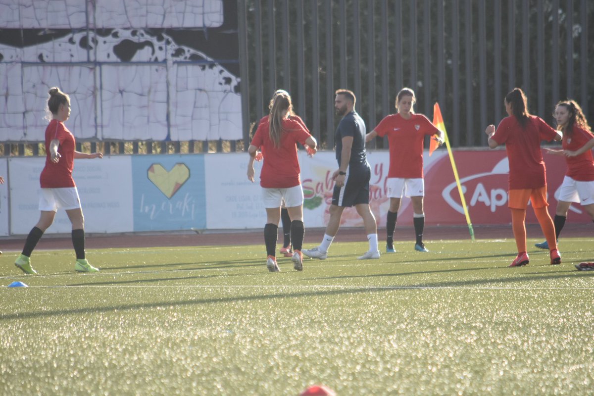 SevillaFC_Fem's tweet photo. Sale el filial de inicio con: Lorena, Natalia, Anabel, Nazaret, Paula, Reyes, Alba Herrera, Almudena, Aitana, Lidia y María López. 

#SevillaFCFem #PlayOffsRFAF https://t.co/BYb83HVb21