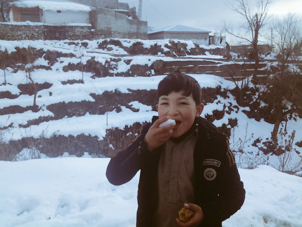 engrmhk's tweet photo. Beautiful view of cute Afaq at Dapoor Maidan Dir Lower. #BuildDirChitralMotorway https://t.co/6FCY7THYKt